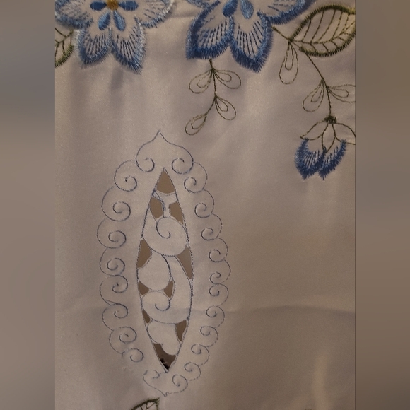 Bordado A Mao White Blue Floral Tablecloth 6 Napkins Cut Out Embroidery 48 Inch - Picture 3 of 10